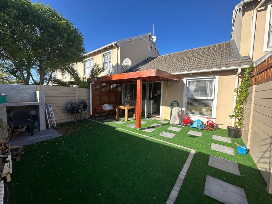  Bedroom Property for Sale in Goodwood Central Western Cape